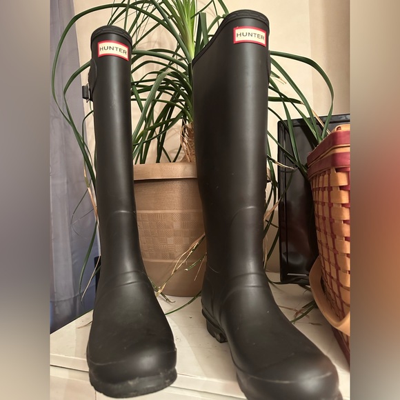 Hunter Shoes - Women's Original Tall Rain Boots. Adjustable side strap at calf.